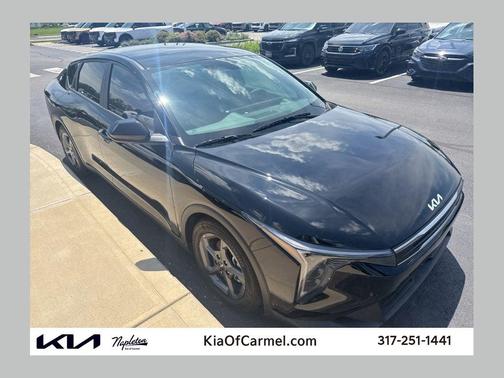 Aurora Black Pearl 2025 Kia K4 LXS