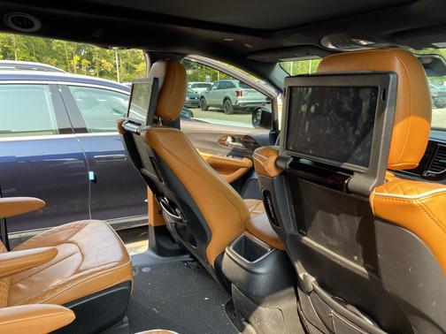 2022 Chrysler Pacifica L