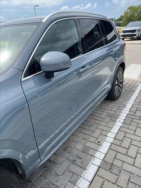 2021 Volvo XC90 T6 Momentum