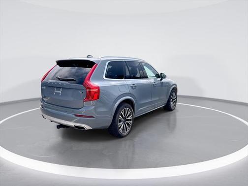 2021 Volvo XC90 T6 Momentum