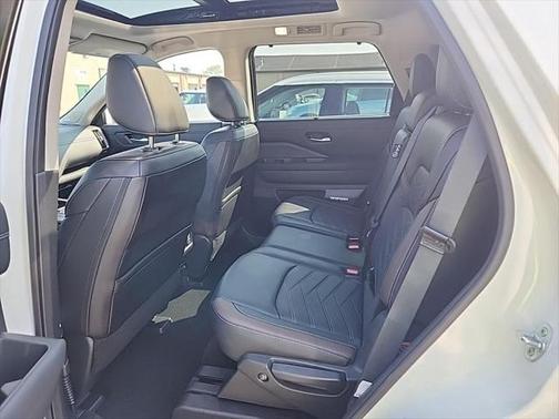 2024 Nissan Pathfinder Platinum 4WD