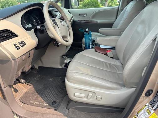 2013 Toyota Sienna XLE