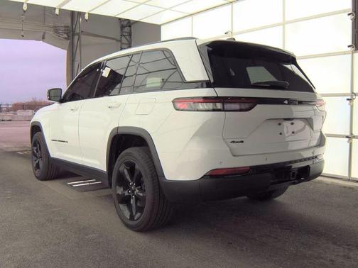 2022 Jeep Grand Cherokee Altitude