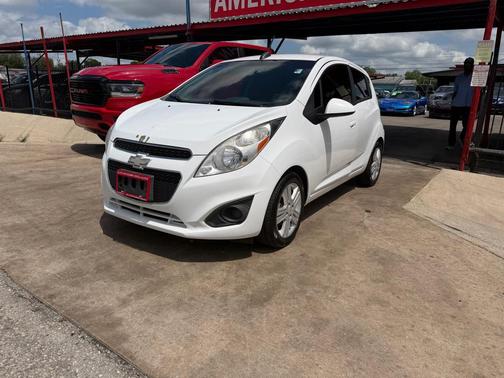 WHITE 2015 Chevrolet Spark 1LT
