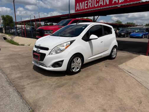 WHITE 2015 Chevrolet Spark 1LT