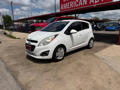WHITE 2015 Chevrolet Spark 1LT