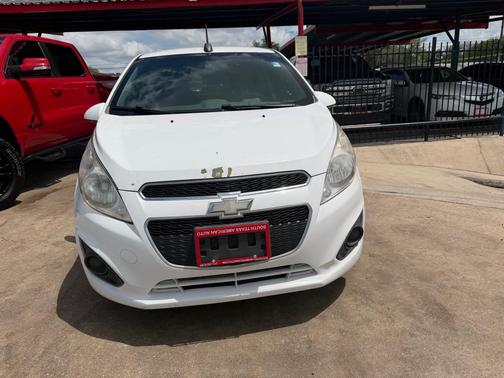 WHITE 2015 Chevrolet Spark 1LT