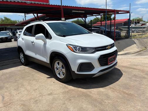WHITE 2019 Chevrolet Trax LT