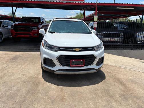 WHITE 2019 Chevrolet Trax LT