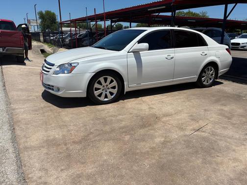 WHITE 2006 Toyota Avalon XL