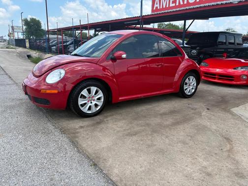 RED 2009 Volkswagen New Beetle S