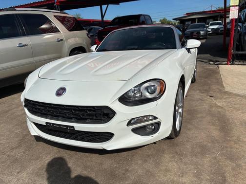 WHITE 2017 FIAT 124 Spider Base