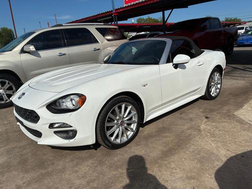 WHITE 2017 FIAT 124 Spider Base