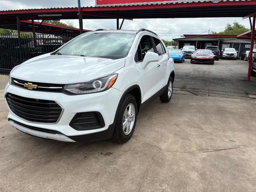 WHITE 2019 Chevrolet Trax LT