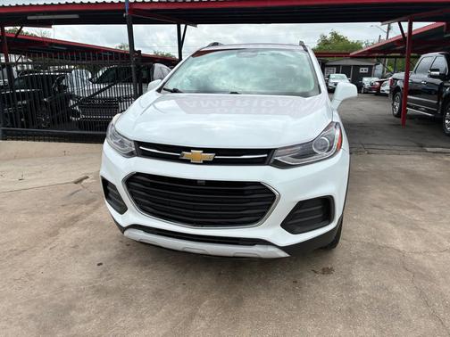 WHITE 2019 Chevrolet Trax LT