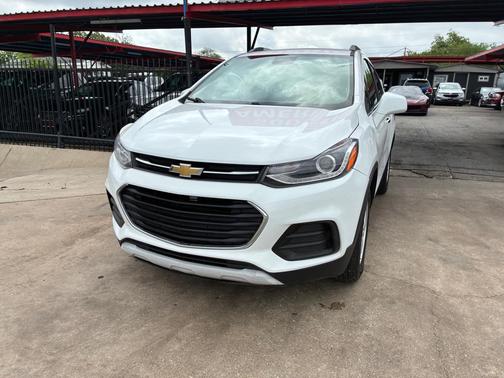 WHITE 2019 Chevrolet Trax LT