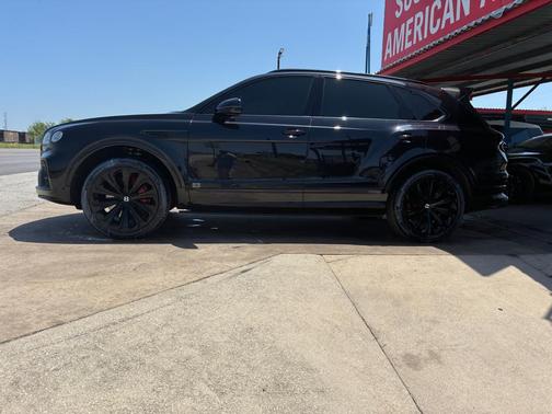 BLACK 2021 Bentley Bentayga V8
