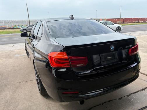 BLACK 2017 BMW 320 i