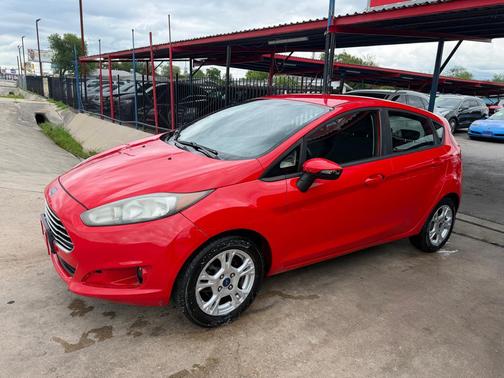 RED 2015 Ford Fiesta SE