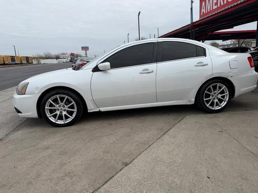 2011 Mitsubishi Galant Base
