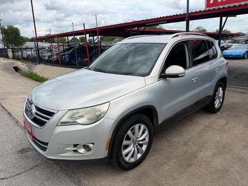 WHITE 2011 Volkswagen Tiguan S