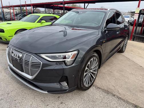 2019 Audi e-tron Prestige
