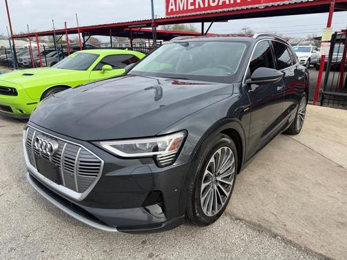 2019 Audi e-tron Prestige
