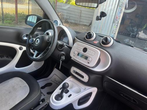 Photo 3 of 18 of 2016 smart ForTwo