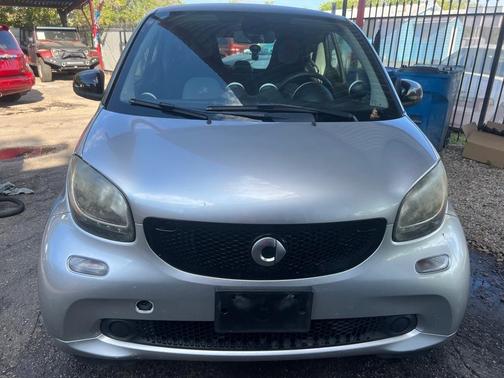 Photo 2 of 18 of 2016 smart ForTwo