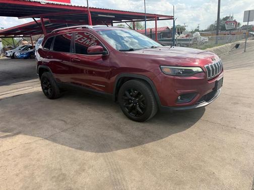 RED 2019 Jeep Cherokee Latitude