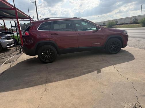 RED 2019 Jeep Cherokee Latitude