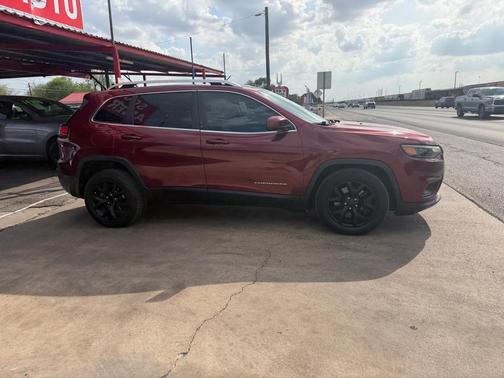 RED 2019 Jeep Cherokee Latitude