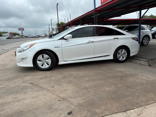 WHITE 2015 Hyundai SONATA Hybrid Base