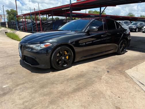 BLACK 2017 Alfa Romeo Giulia Base