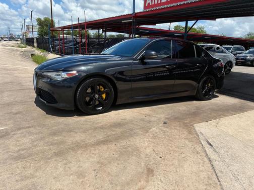 BLACK 2017 Alfa Romeo Giulia Base