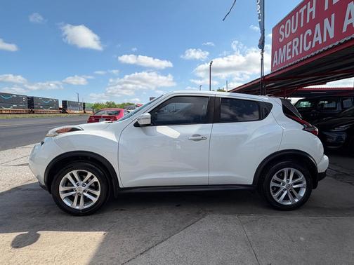 WHITE 2016 Nissan Juke S
