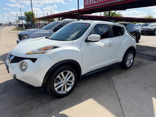 WHITE 2016 Nissan Juke S