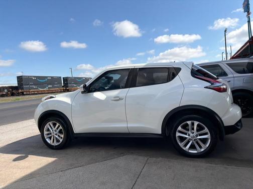 WHITE 2016 Nissan Juke S