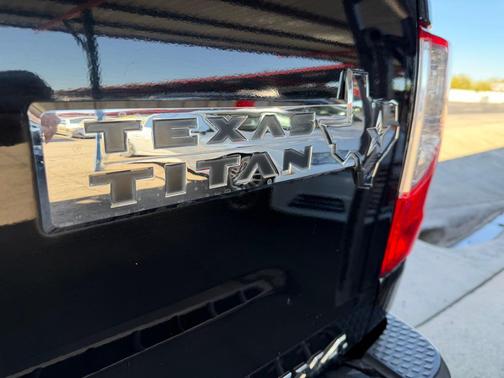 2017 Nissan Titan XD SV