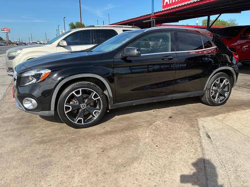 BLACK 2018 Mercedes-Benz GLA 250 Base