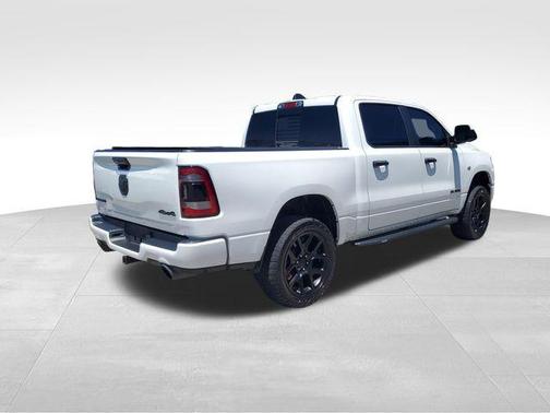 Ivory White Tri-Coat Pearlcoat 2024 RAM 1500 Laramie