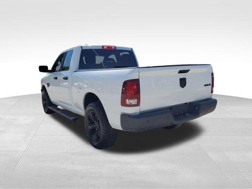 Bright White Clearcoat 2022 RAM 1500 Classic Warlock Quad Cab 4x4 6'4' Box