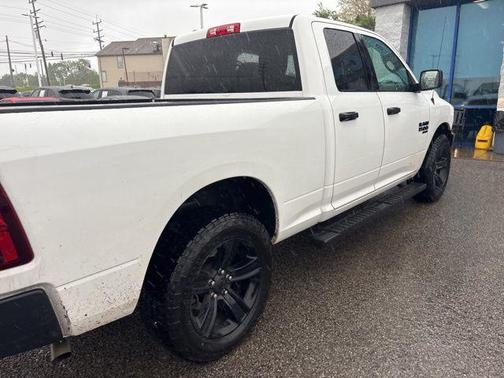Bright White Clearcoat 2022 RAM 1500 Classic Warlock Quad Cab 4x4 6'4' Box
