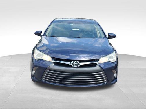 Pearl 2016 Toyota Camry SE