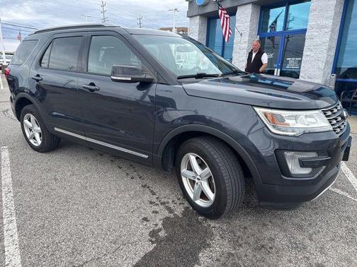 Quartz Metallic 2017 Ford Explorer XLT