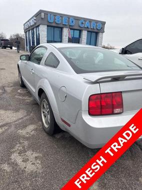 2005 Ford Mustang Deluxe