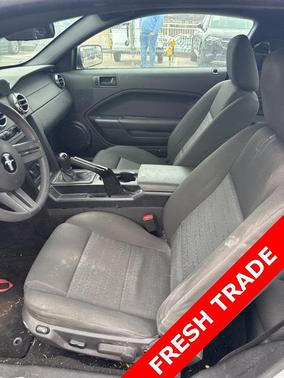 2005 Ford Mustang Deluxe