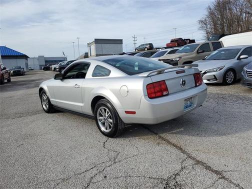 2005 Ford Mustang Deluxe