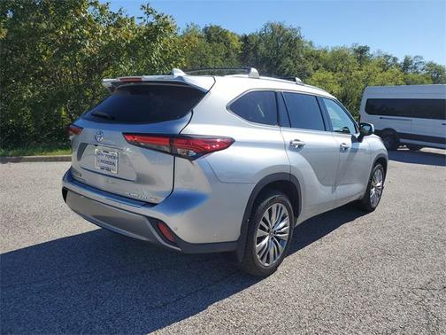 2022 Toyota Highlander Platinum
