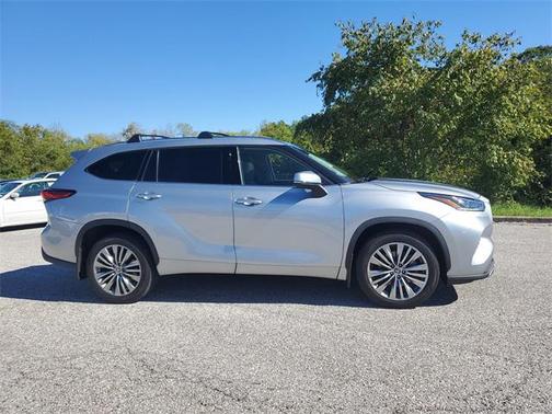 2022 Toyota Highlander Platinum